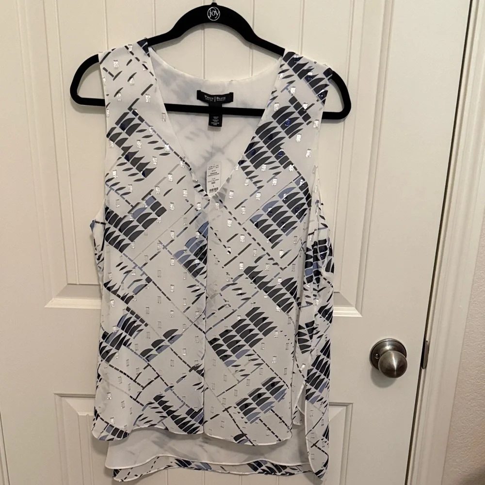 White House Black Market Geometric Sleeveless Blouse - Navy and White Size Large - Picture 1 of 4